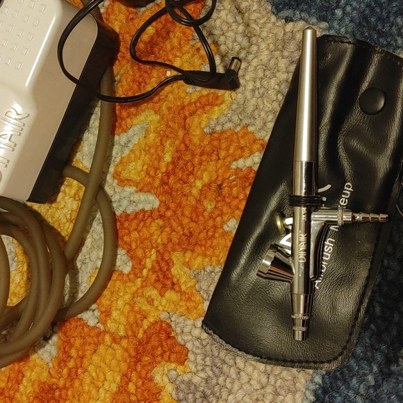 Dinair Airbrush Compressor Starter Kit - Picture 6 of 6